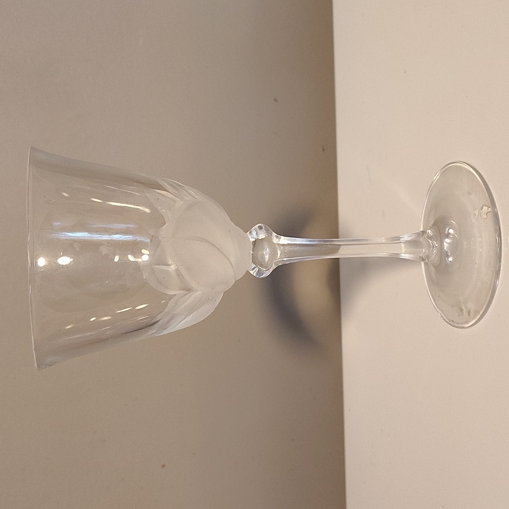 Durand Frosted Petal French Crystal Wine Glass - Florence